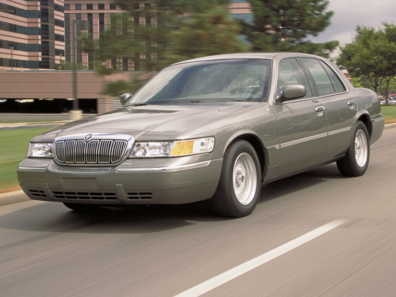 Illustration for article titled Oppo Sedan Shootout: 2000 LeSabre VS 2002 Marquis